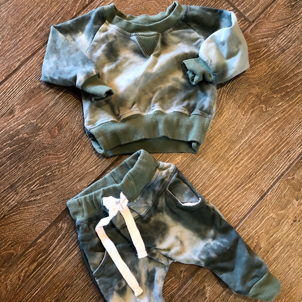 Little Bipsy green tie dye sweat outfit